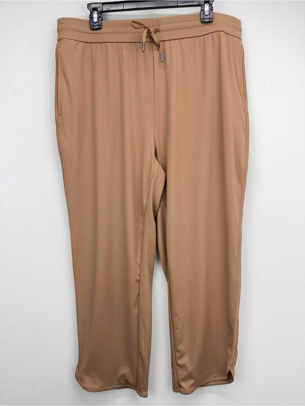 Halara size XL Women’s Athleisure Tan Pull On Elastic Waist Cropped Pants NWT